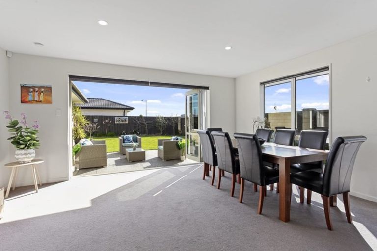 Photo of property in 1 Glen Kerran Close, Broomfield, Christchurch, 8042