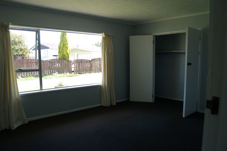 Photo of property in 1/29 Garelja Road, Henderson, Auckland, 0612