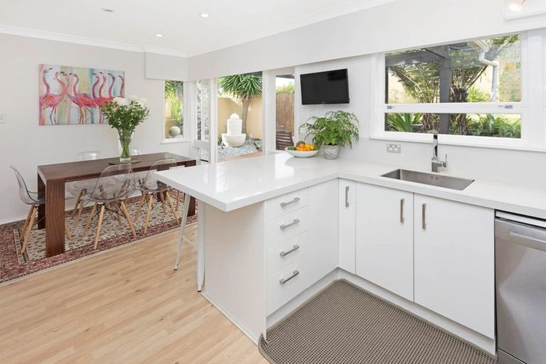 Photo of property in 29 Bert Wilson Place, Cockle Bay, Auckland, 2014