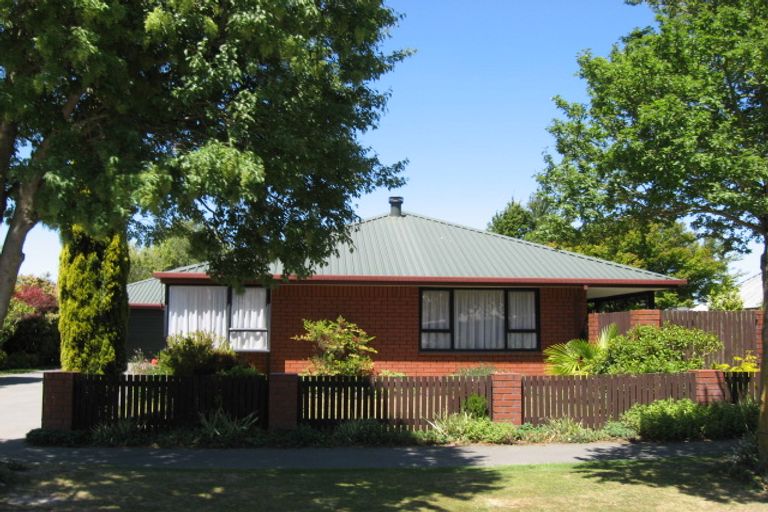 Photo of property in 9 Greystoke Lane, Avonhead, Christchurch, 8042