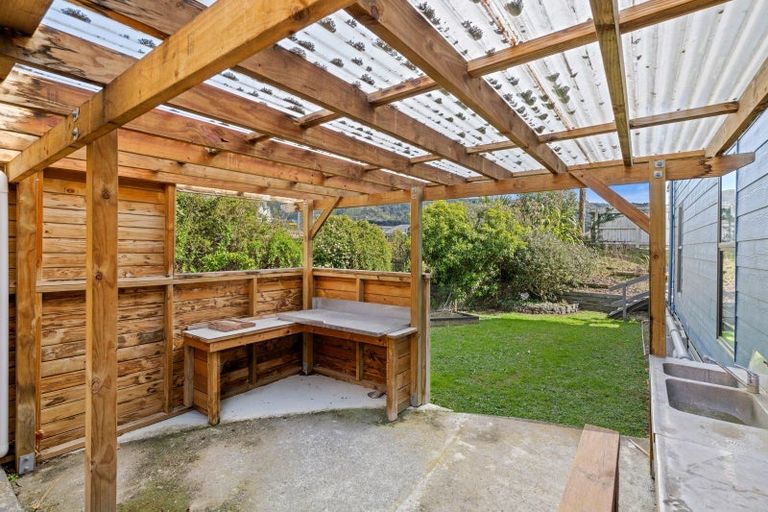 Photo of property in 62 Waikawa Road, Picton, 7220