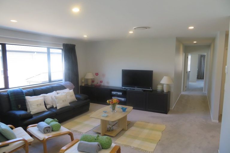 Photo of property in 127 Colonial Drive, Silverdale, 0932