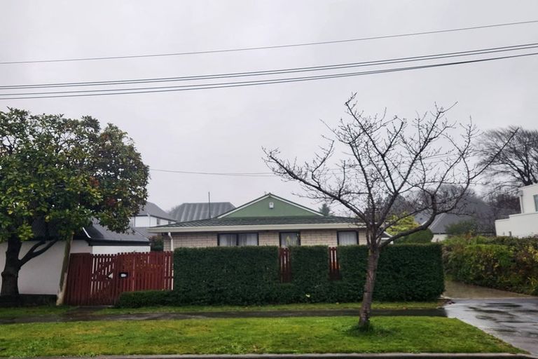 Photo of property in 1/17 Garreg Road, Fendalton, Christchurch, 8052