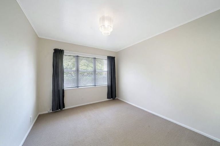 Photo of property in 16 Coniston Avenue, Te Atatu South, Auckland, 0610