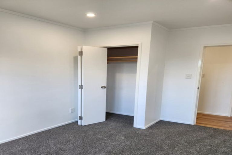 Photo of property in 2/44 Waimumu Road, Massey, Auckland, 0614