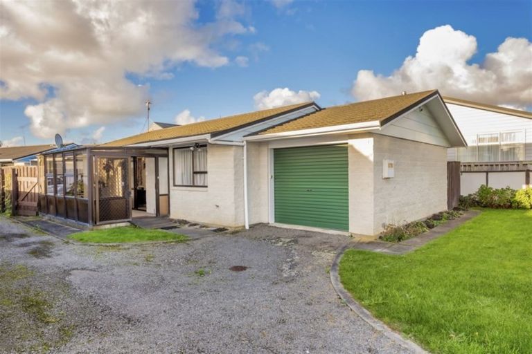 Photo of property in 10 Raukawa Street, Otaki, 5512