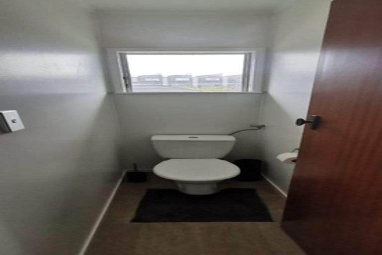 Photo of property in 2/60 Taharoto Road, Takapuna, Auckland, 0622