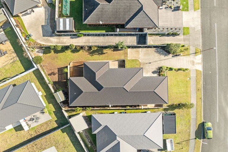 Photo of property in 24 Kowi Lakes Drive, One Tree Point, 0118