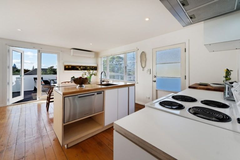 Photo of property in 1 Trojan Crescent, New Lynn, Auckland, 0600