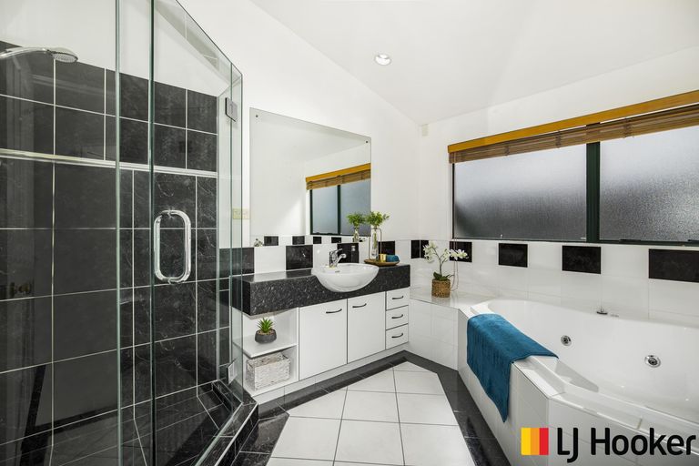 Photo of property in 82 Glenross Drive, Wattle Downs, Auckland, 2103