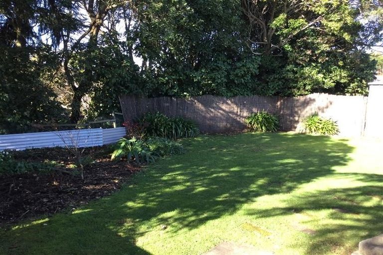 Photo of property in 37 Awanui Street, Merrilands, New Plymouth, 4312