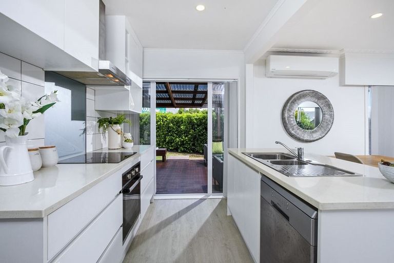 Photo of property in 1/344 Lake Road, Hauraki, Auckland, 0622