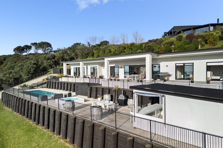 Photo of property in 42 Oceana Drive, Welcome Bay, Tauranga, 3175