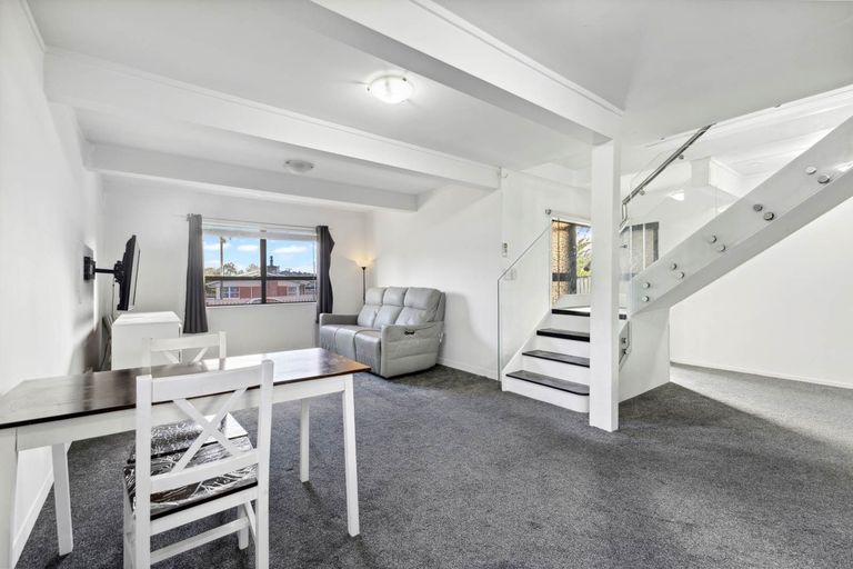 Photo of property in 102 Marne Road, Papakura, 2110