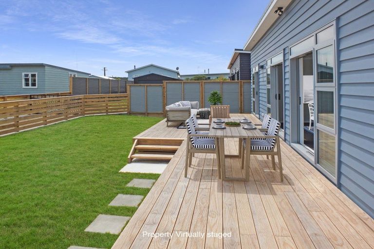 Photo of property in 29 Pratt Avenue, Foxton Beach, Foxton, 4815