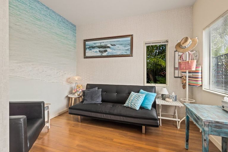 Photo of property in 17 Sykes Avenue, Hatfields Beach, Orewa, 0931