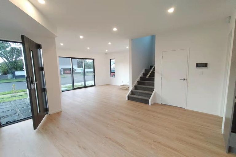 Photo of property in 36d Marendellas Drive, Bucklands Beach, Auckland, 2014