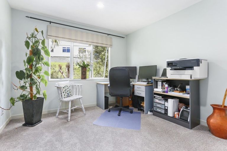 Photo of property in 70 Saddleback Rise, Murrays Bay, Auckland, 0630