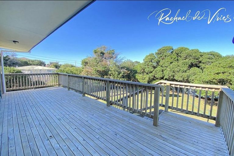 Photo of property in 4 Sea View Road, Baylys Beach, Dargaville, 0377