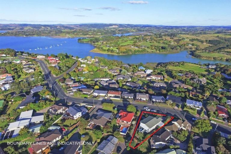 Photo of property in 132 Sandspit Road, Shelly Park, Auckland, 2014