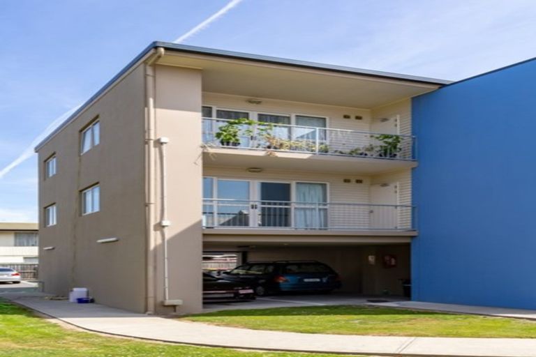 Photo of property in 33/30 Mathesons Road, Phillipstown, Christchurch, 8011