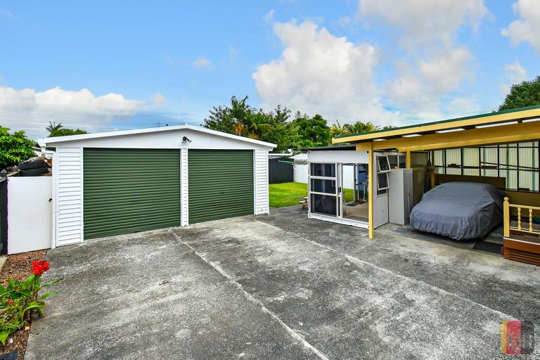 Photo of property in 14 Hadley Wood Drive, Wattle Downs, Auckland, 2103