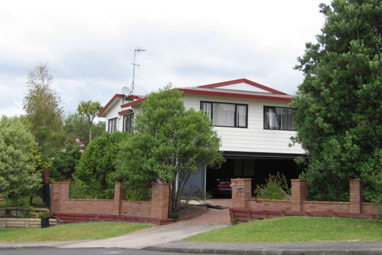 Photo of property in 17 Madigan Place, Glendene, Auckland, 0602