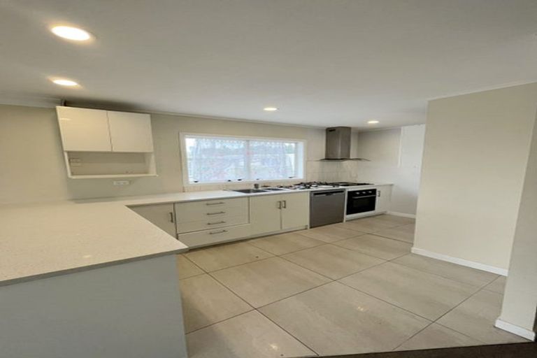 Photo of property in 42 Tiroroa Avenue, Te Atatu South, Auckland, 0610