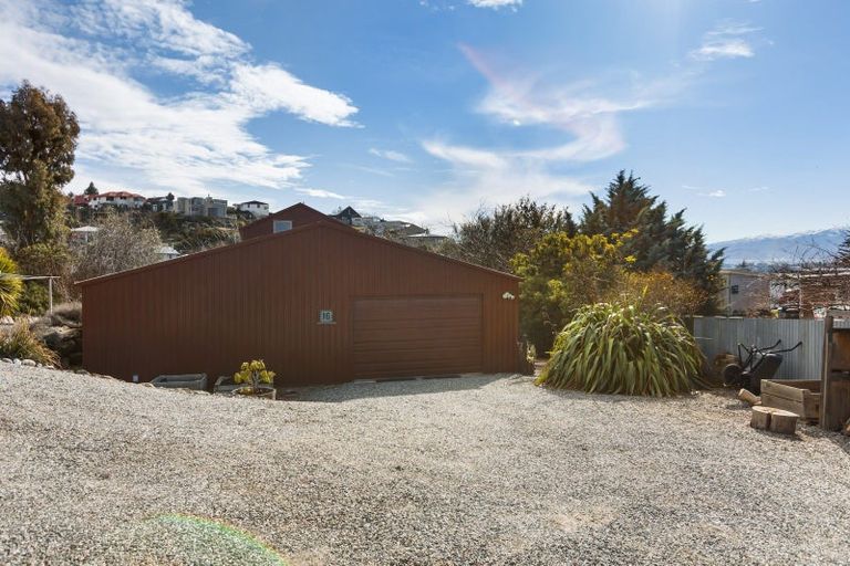 Photo of property in 16 Athenry Road, Bridge Hill, Alexandra, 9320