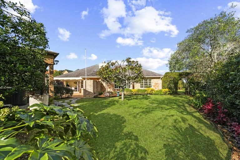 Photo of property in 12 San Jose Rise, Shamrock Park, Auckland, 2016