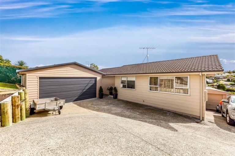 Photo of property in 25 Nor'east Drive, Northcross, Auckland, 0632