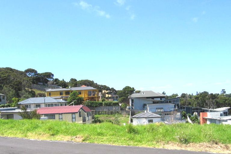 Photo of property in 9 Mariners View Road, Beach Haven, Auckland, 0626