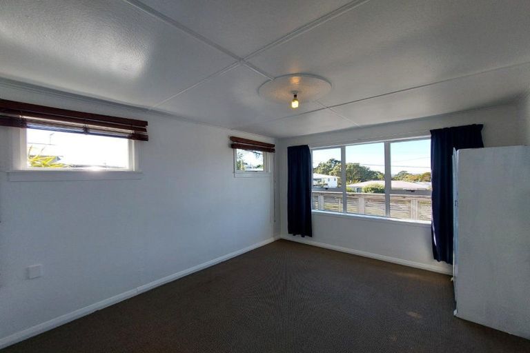 Photo of property in 132 Pioneer Road, Moturoa, New Plymouth, 4310