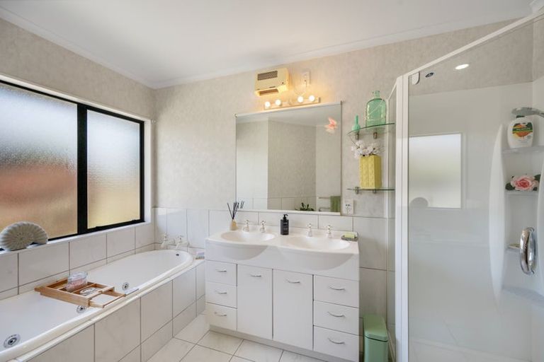 Photo of property in 10 Bishops Close, Greenmeadows, Napier, 4112