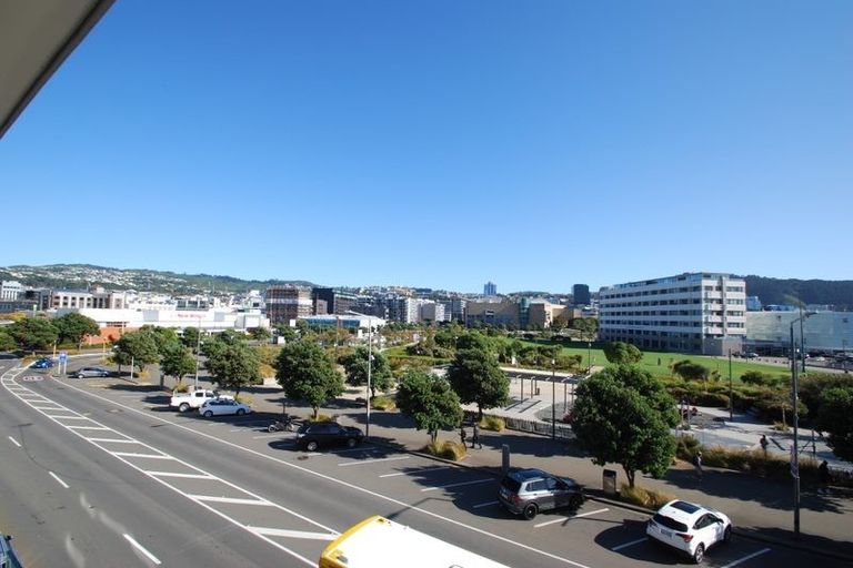 Photo of property in Aqua, 13/74 Oriental Parade, Oriental Bay, Wellington, 6011