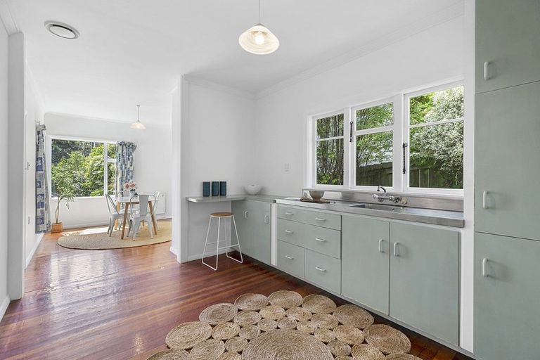 Photo of property in 2 Chester Road, Tawa, Wellington, 5028