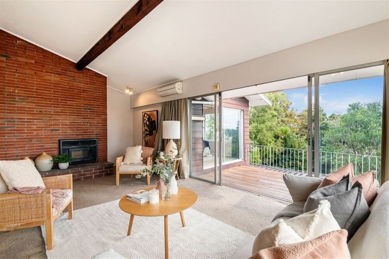 Photo of property in 358 Glenfield Road, Glenfield, Auckland, 0629