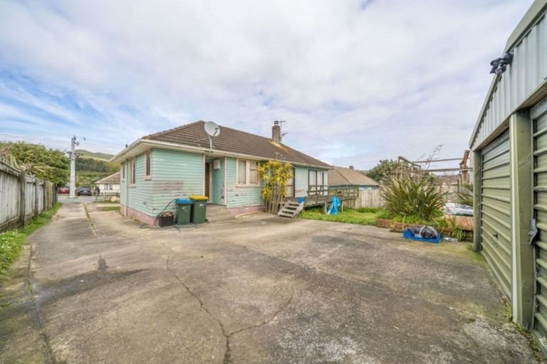 Photo of property in 31 Driver Crescent, Cannons Creek, Porirua, 5024