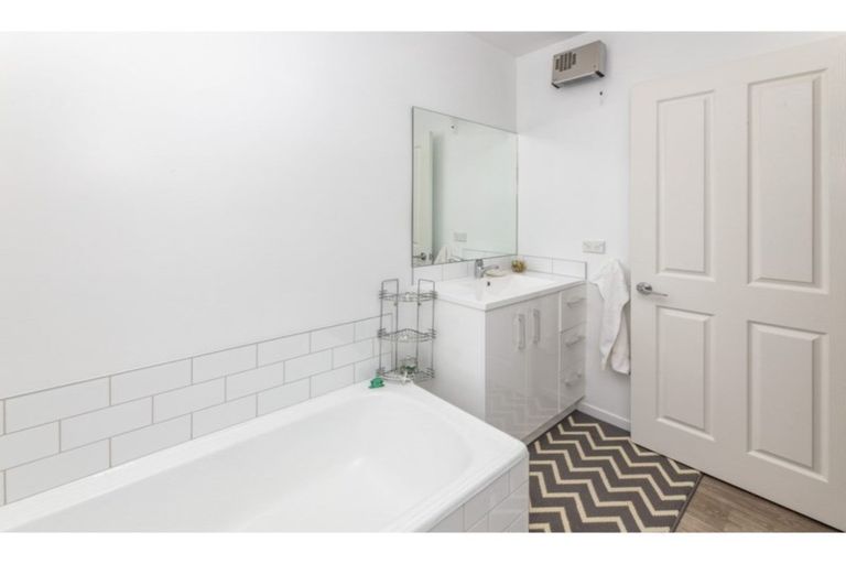 Photo of property in 1/528 Marine Parade, South New Brighton, Christchurch, 8062