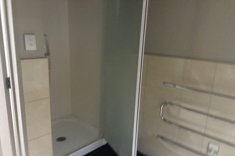 Photo of property in 21 Condor Place, Unsworth Heights, Auckland, 0632