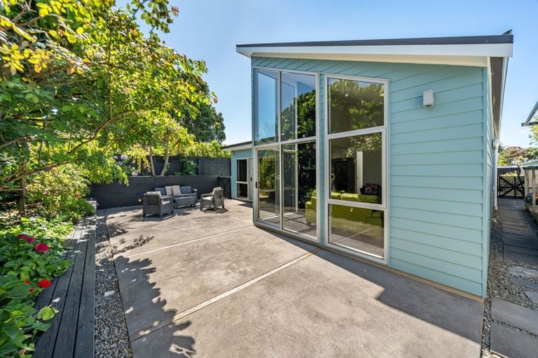 Photo of property in 8a Whitehouse Road, Titahi Bay, Porirua, 5022