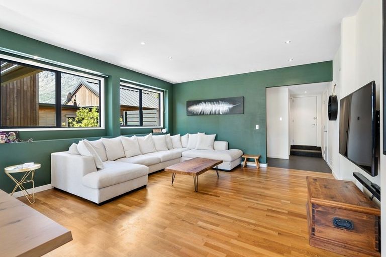 Photo of property in 33 Double Cone Road, Jacks Point, Queenstown, 9371