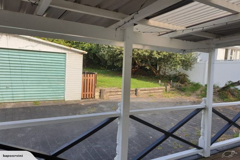Photo of property in 6 Arahoe Road, New Lynn, Auckland, 0600