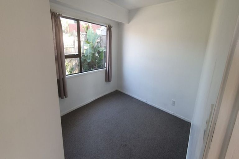 Photo of property in 17 Cedar Heights Avenue, Massey, Auckland, 0614