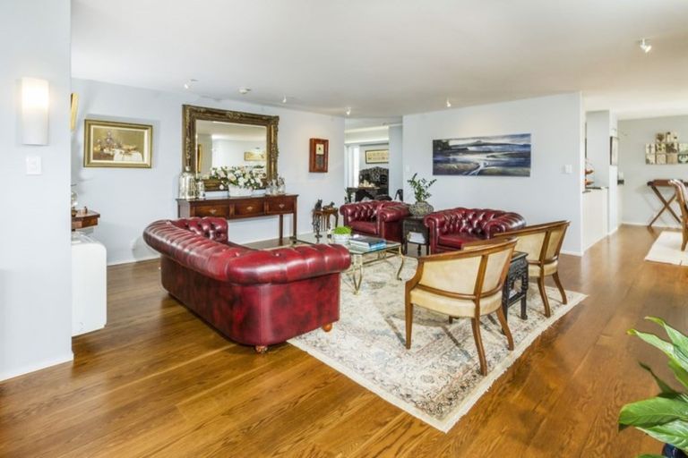 Photo of property in 2b/6 The Promenade, Takapuna, Auckland, 0622