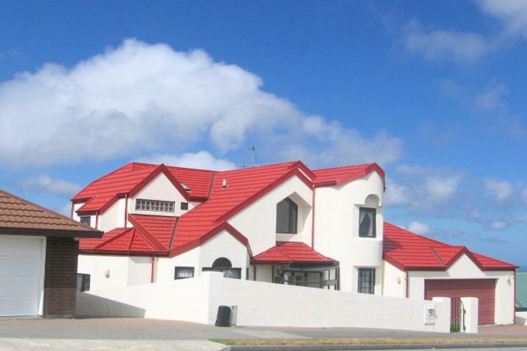 Photo of property in 81 Ashton Fitchett Drive, Brooklyn, Wellington, 6021