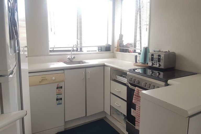 Photo of property in 131 View Road, Sunnyvale, Auckland, 0612