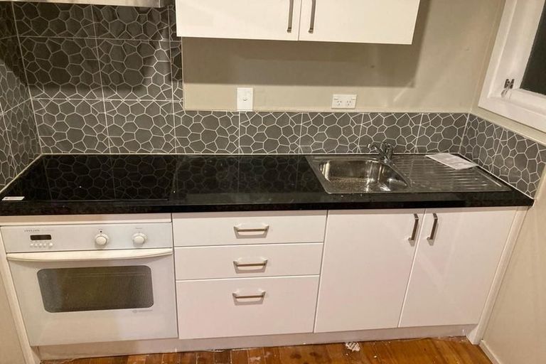 Photo of property in 49a Bruce Mclaren Road, Henderson, Auckland, 0612