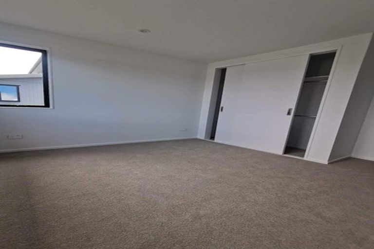Photo of property in 22 Eileen Newey Place, Henderson, Auckland, 0612