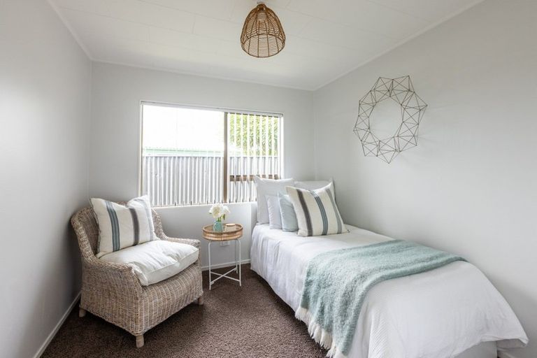 Photo of property in 32 Duckworth Crescent, Greenmeadows, Napier, 4112